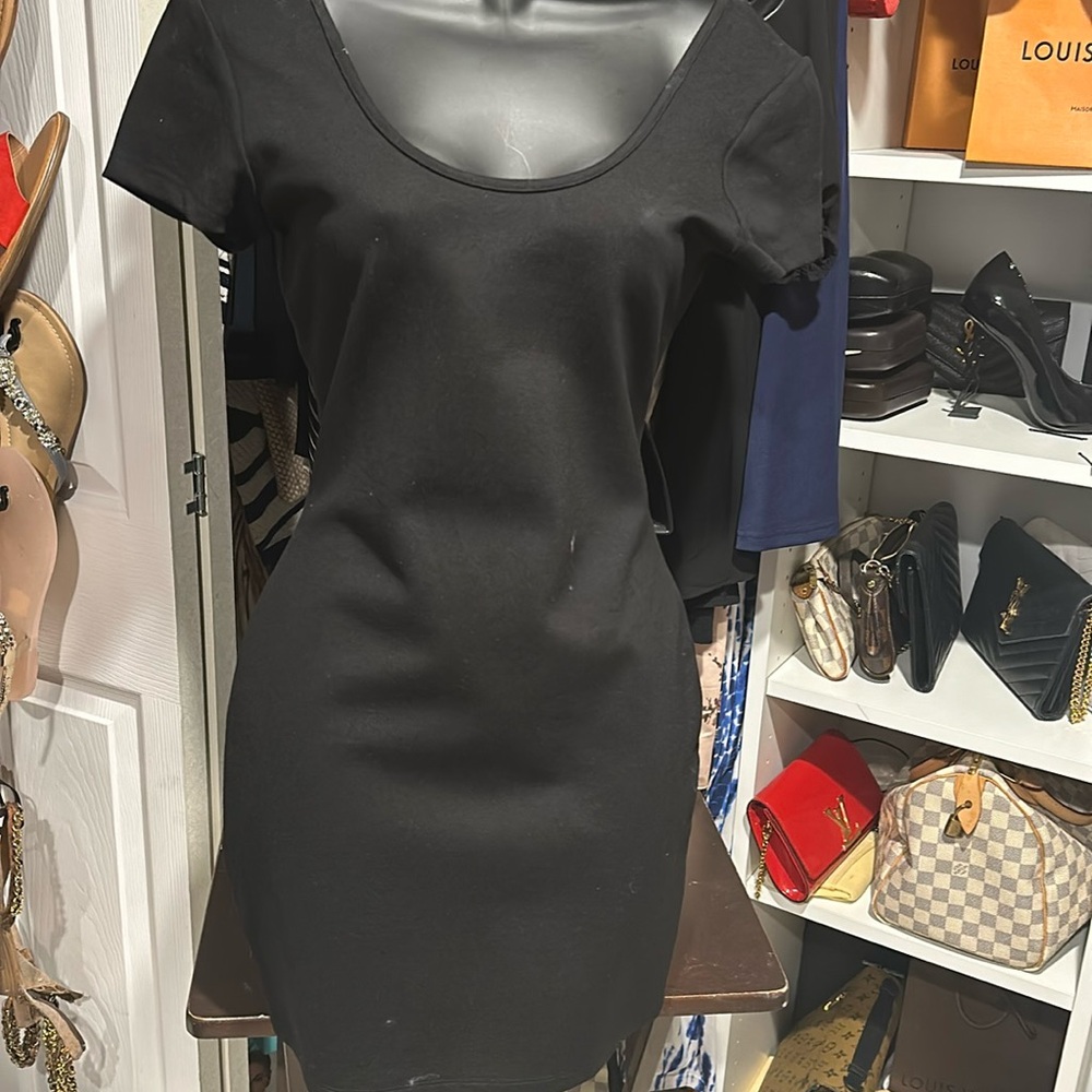 Body sculpting black dress